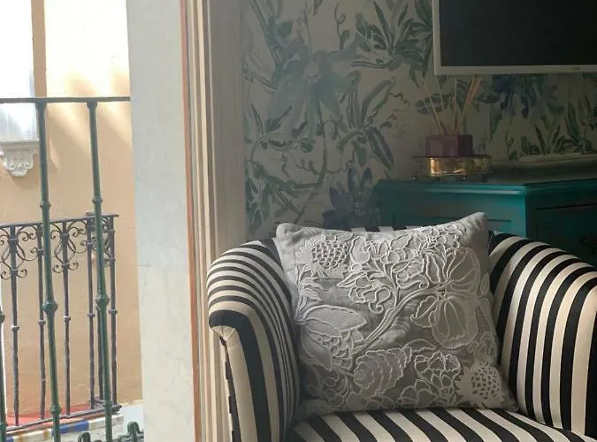 Cathedral Studio, Luxury In Cathedral Area, Parking Optional Appartement